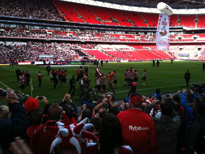 Lap of honour by the Saints players